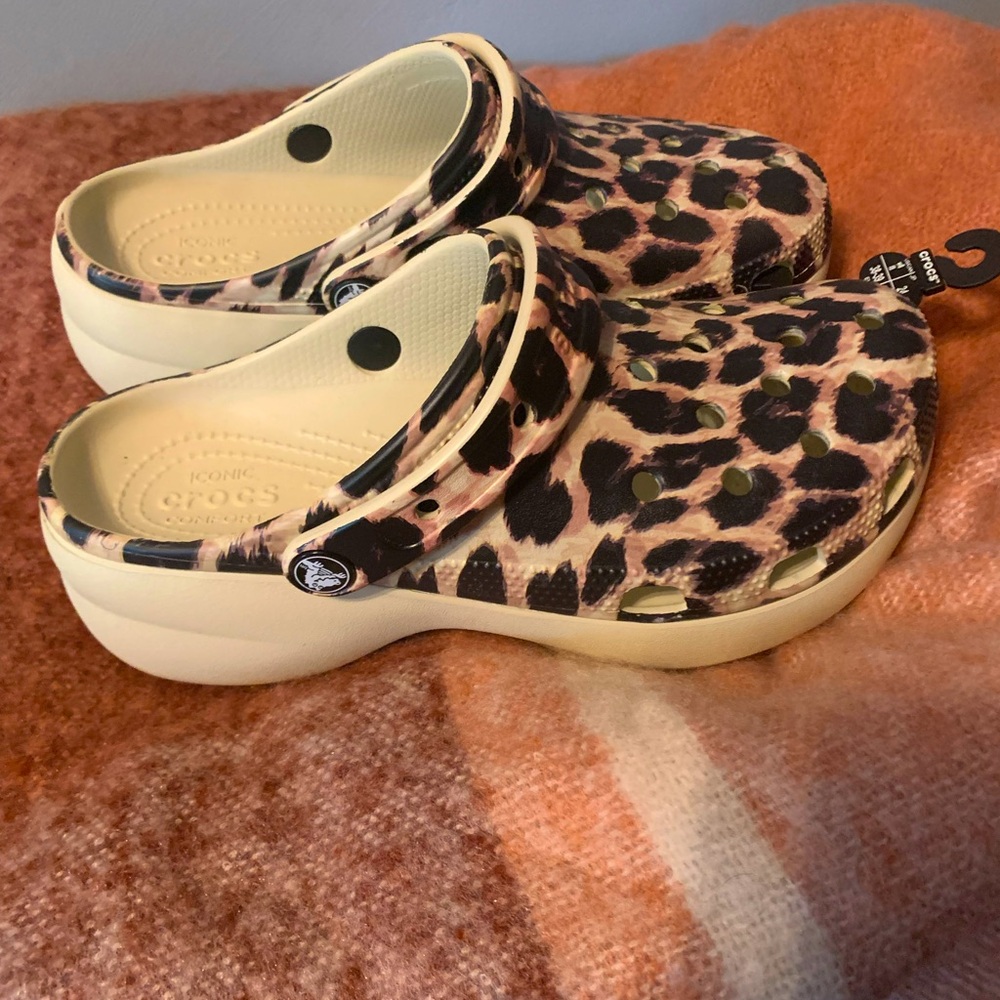 Platform Crocs Cheetah Print Size 8 Women’s NWT 💕